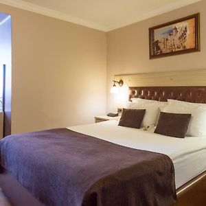 One-Bedroom King Suite